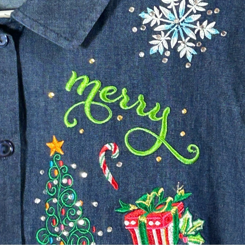 Quacker Factory Navy Lightweight Denim Button Blouse Christmas Embroidery Size M - Picture 5 of 13